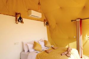Postel nebo postele na pokoji v ubytování Merzouga Dome