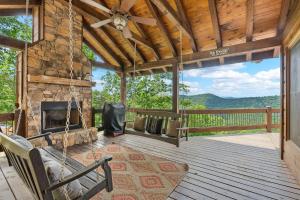 eine Veranda mit Kamin und Schaukel in der Unterkunft Luxury 4Br Game Room Hot tub long-range Mtn view in Blue Ridge + 40 Fotos