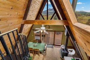 Fotografie z fotogalerie ubytování Rustic Mountain Chalet with Breathtaking Views v destinaci Flagstaff
