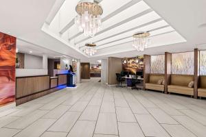 an office lobby with a reception desk and chandeliers at Best Western Plus At Lake Powell in Page