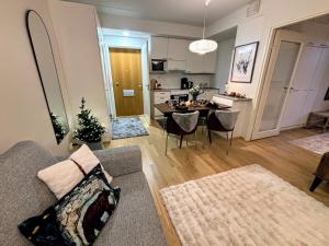 Η κουζίνα ή μικρή κουζίνα στο Luxury suite with private sauna free parking +22 φωτογραφίες
