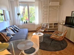 A seating area at Gellért Hill Apartment