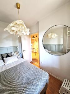 A bed or beds in a room at Gellért Hill Apartment
