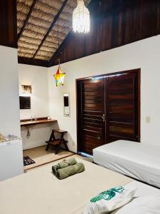 a bedroom with two beds and a chandelier at Pousada kaz'oca in Icaraí