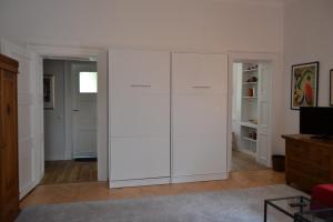 a living room with a large white closet at Ferienwohnungen am Stadtpalais - Bernkastel in Bernkastel-Kues