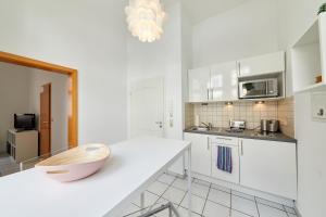 a kitchen with white cabinets and a white counter top at Ferienwohnungen am Gestade Wohnung 3 in Bernkastel-Kues