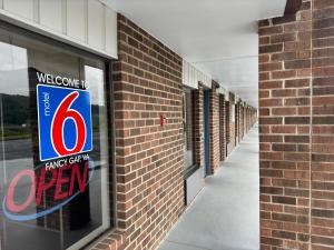 Gambar di galeri bagi Motel 6 Fancy Gap Virginia di Fancy Gap