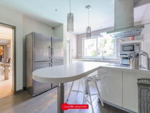 Fotografie z fotogalerie ubytování Grande Maison 5 chambres avec Piscine à Lagord, Cap. 10 Pers - FR-1-535-60 v destinaci Lagord