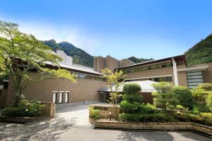 a building with a mountain in the background at 有馬温泉ラコンテ有馬 in Kobe