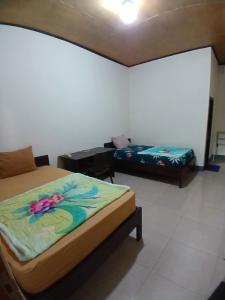 Postel nebo postele na pokoji v ubytování Dannyjuljolhomestay