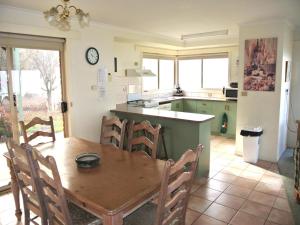
A kitchen or kitchenette at Buckland Valley Views
