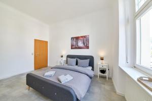 a bedroom with a bed and a large window at Ferienwohnungen am Gestade Wohnung 2 in Bernkastel-Kues