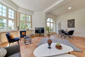 a living room with a couch and a tv at Ferienwohnungen am Gestade Wohnung 2 in Bernkastel-Kues