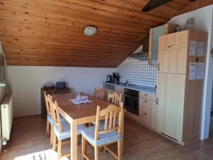Eldhús eða eldhúskrókur á Ferienwohnung Jutta