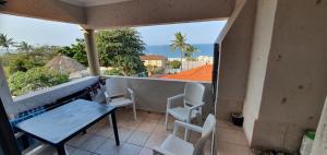 a patio with a table and chairs on a balcony at Die Ankers - Apartment 12 in Margate