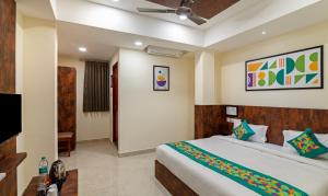 A bed or beds in a room at Treebo Rakshitha, Porur