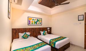 A bed or beds in a room at Treebo Rakshitha, Porur
