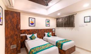 A bed or beds in a room at Treebo Rakshitha, Porur