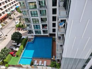 an overhead view of a apartment building with a swimming pool at Néo Condo Jomtien Pattaya in Jomtien Beach
