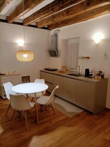 a kitchen with a table and chairs in a room at Casa Martina, Confort e Relax a due passi da Cividale in Cividale del Friuli
