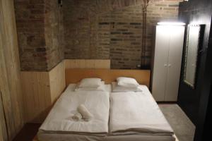 Letto o letti in una camera di Alba Hostel