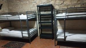 Letto o letti in una camera di Alba Hostel
