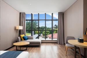 Postel nebo postele na pokoji v ubytování Echarm Hotel Wuhan Optics Valley Software Park Juran Home