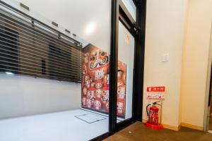 a room with a window with a fire hydrant in it at E JOY INN-Higashi Nipoori in Tokyo