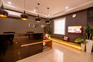 TV a/nebo společenská místnost v ubytování Hotel One Sahiwal