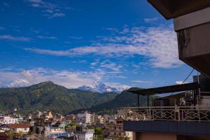 Pemandangan gunung umum atau pemandangan gunung yang diambil dari hotel