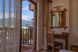Pemandangan gunung umum atau pemandangan gunung yang diambil dari hotel