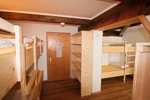 Letto o letti a castello in una camera di juhui Flumserberg