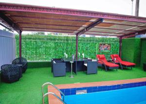 Πισίνα στο ή κοντά στο Prince Xclusive Royale Hotels