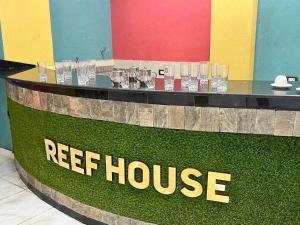 Certifikát, hodnocení, plakát nebo jiný dokument vystavený v ubytování Reef House