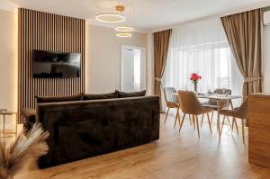 a living room with a couch and a table at Smarald Luxury Apartment in Satu Mare