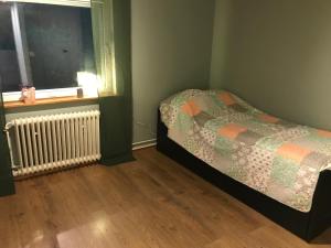 Voodi või voodid majutusasutuse Hyllstofta cozy Apartmant toas