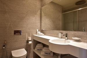 Vannituba majutusasutuses VALIS LUXURY Hotel
