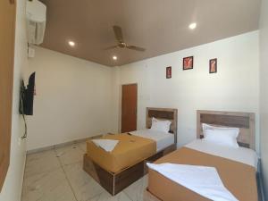 Voodi või voodid majutusasutuse Srirathna Temple View Inn toas