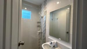 ไนซ์สเตย์ เฮาส์ แอทคลองสาม รังสิต คลองหลวง ปทุมธานี Nice Stay House at Khlong Sam - Rangsit - Khlong Luang - Phathumthani的一间浴室