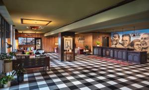 Uma área de estar em Graduate by Hilton Columbus