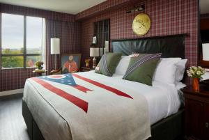 Cama ou camas em um quarto em Graduate by Hilton Columbus