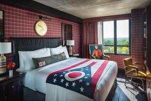 Cama ou camas em um quarto em Graduate by Hilton Columbus