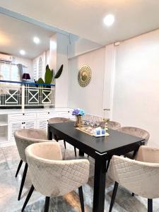 Χώρος καθιστικού στο Comfort Home Patong