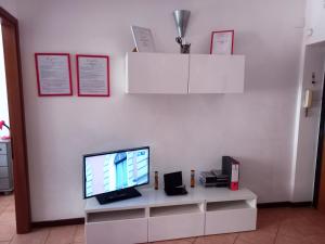 a computer monitor sitting on top of a white desk at Rosso rubino in Rome +10 photos