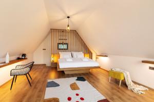 Giường trong phòng chung tại Woodland Luxury