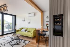 Khu vực ghế ngồi tại Woodland Luxury