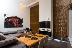 Μια τηλεόραση ή/και κέντρο ψυχαγωγίας στο Grand Loft Residence, Albatross 9 18