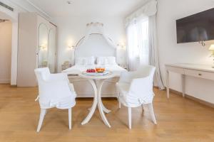 TV a/nebo společenská místnost v ubytování Hotel Al Cavallino Bianco