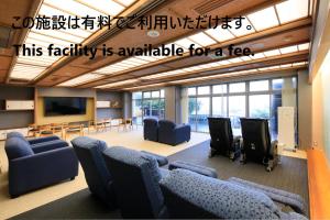 Uma televisão e/ou sistema de entretenimento em 湯と風の宿 恵比寿