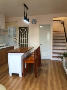 Η κουζίνα ή μικρή κουζίνα στο New Cozy Home in Dumaguete